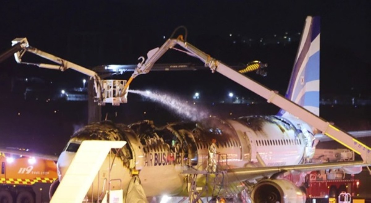 Eroplano ng Air Busan, nagliyab!