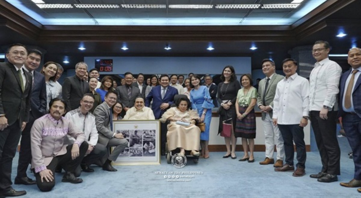 Senado, binigyang-pugay sina ex-pres. Erap, misis na si ex-sen. Loi