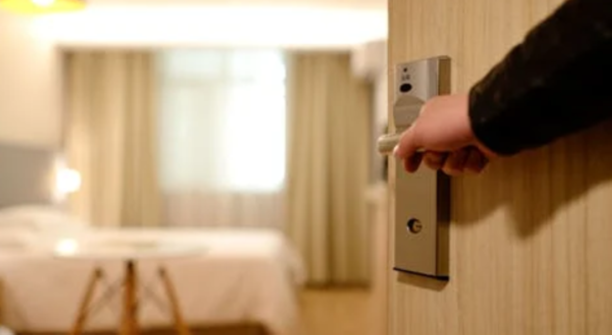 ALAMIN: Mga abot-kayang hotel na matutuluyan n'yo ni Bebeloves sa Valentine's Day