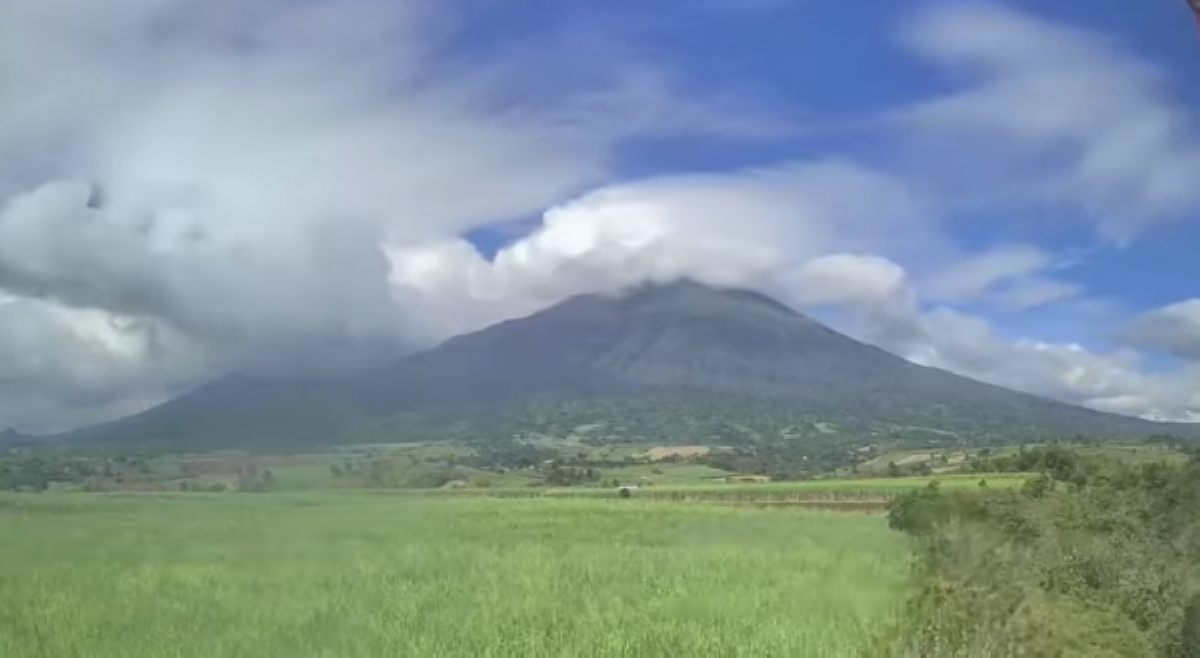 Bulkang Kanlaon, 8 minutong nagbuga ng abo!