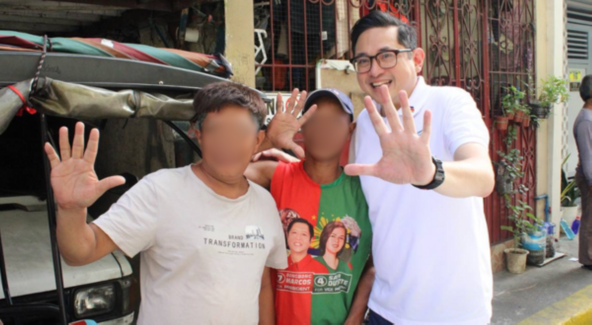 Bam Aquino, nag-picture kasama Pinoy na naka-BBM-Sara shirt: &lsquo;Walang huhusgahan sa kulay&rsquo;