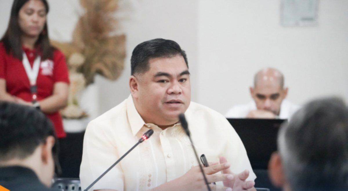 Rep. Acidre, dinepensahan implementasyon ng overseas online voting