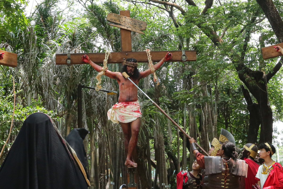 Penitensyang pagpapalatigo at pagpapako sa krus, worth it pa ba?