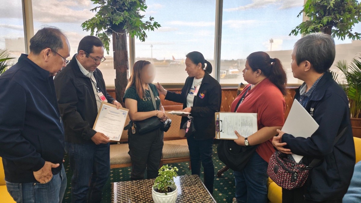 1 sa 17 OFWs na nadetine sa Qatar, nakauwi na ng bansa