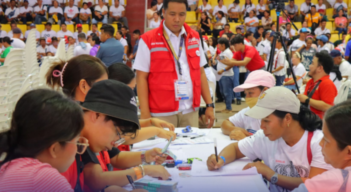 Ayuda programs, napapakinabangan ng mga mambabatas, local officials&mdash;political scientist