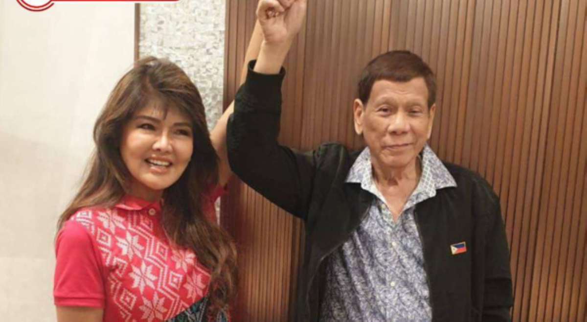 &lsquo;Inendorso na?&rsquo; Sen. Imee, ibinahagi larawan ng pagtaas ni FPRRD noon sa kamay niya