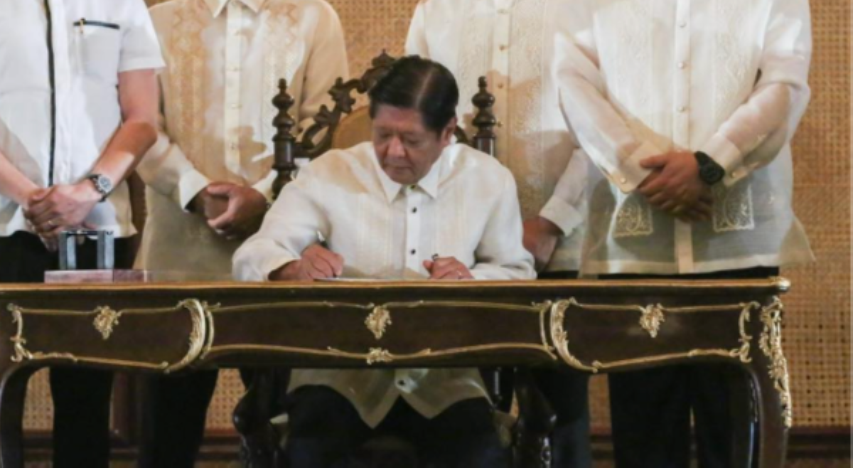 Palasyo, idineklarang holiday ang June 6