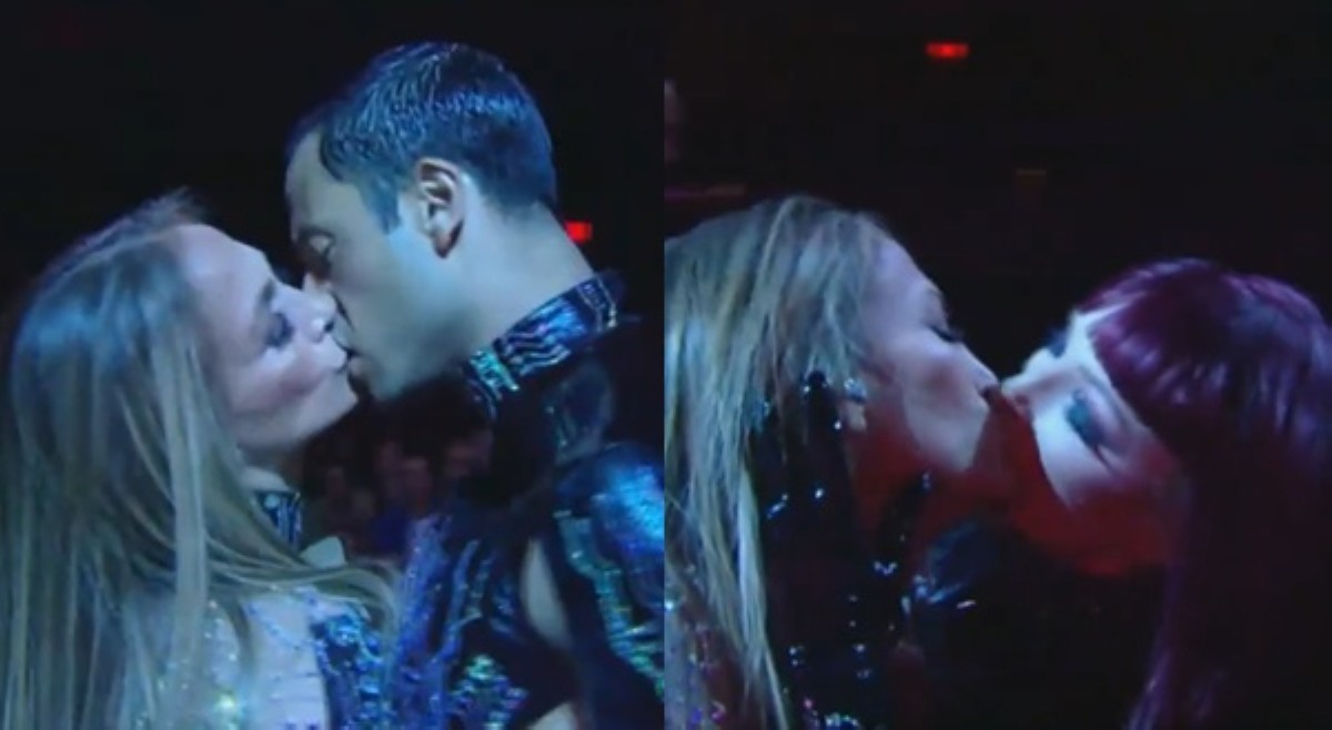 Jennifer Lopez, nakipaglaplapan sa back-up dancers