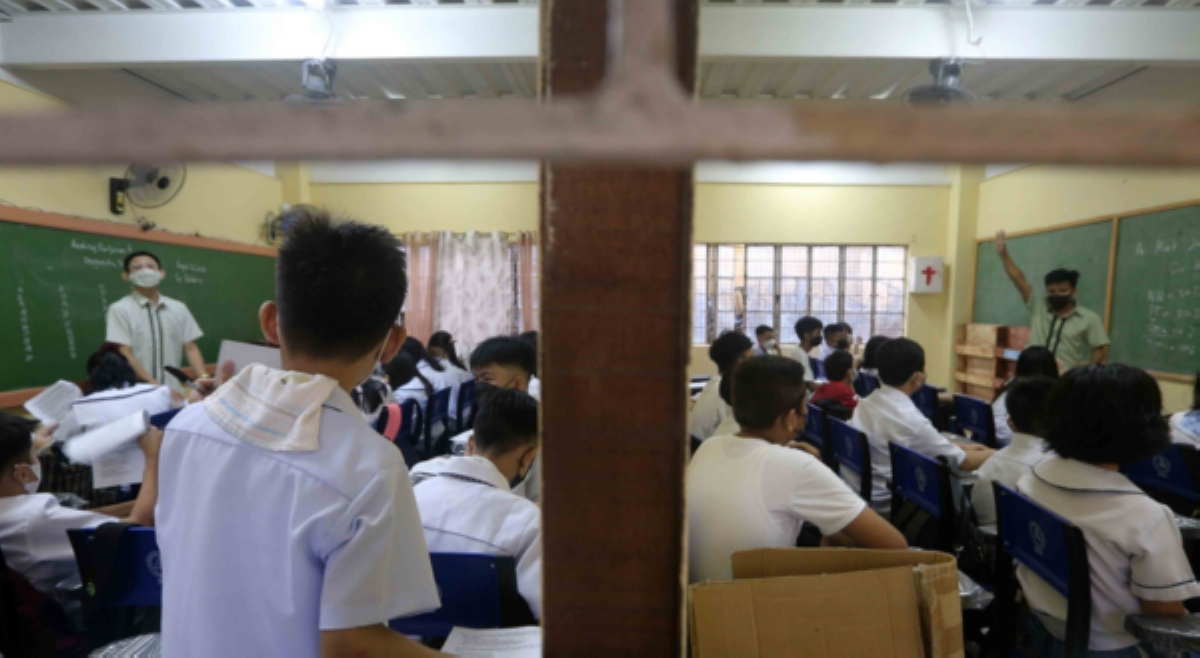 Kakulangan ng classroom, aabutin ng 55 taon bago masolusyunan&mdash;Sec. Angara
