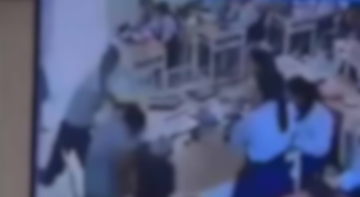 Estudyante, sinapak teacher niyang di siya binigyan ng perfect score