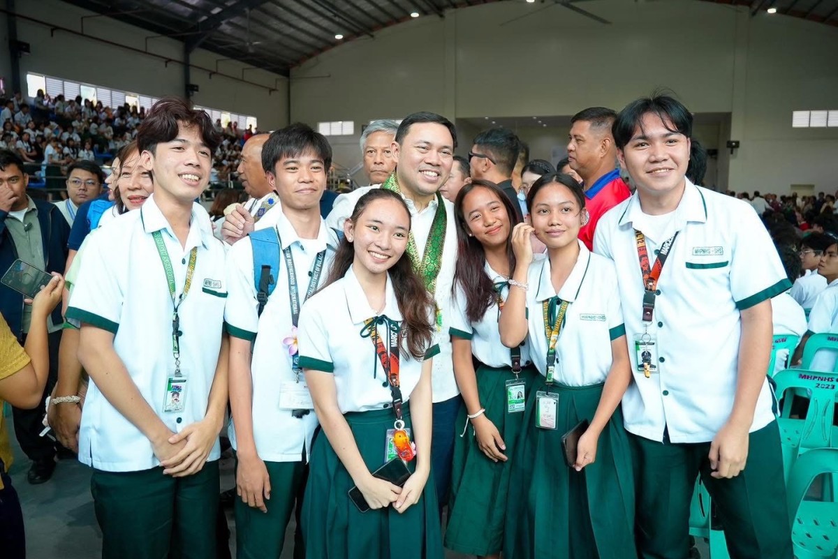 Villar, naghain ng panukala para sa libreng tirahan ng mga public school teachers