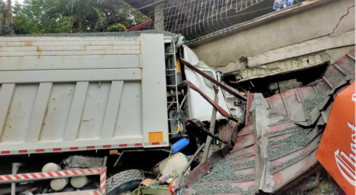 Lisensya ng truck driver, suspendido matapos bumangga ang minamaneho sa isang bahay