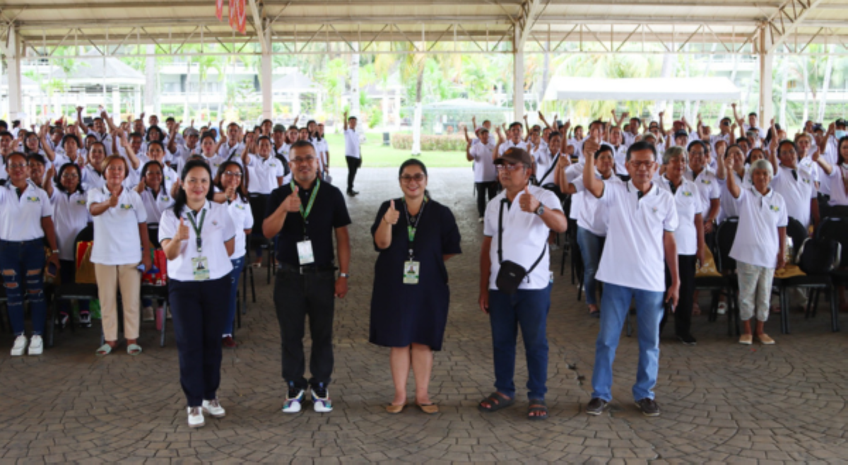 450 magsasaka sa Davao, naka-graduate sa School-on-the-Air ng DA-11