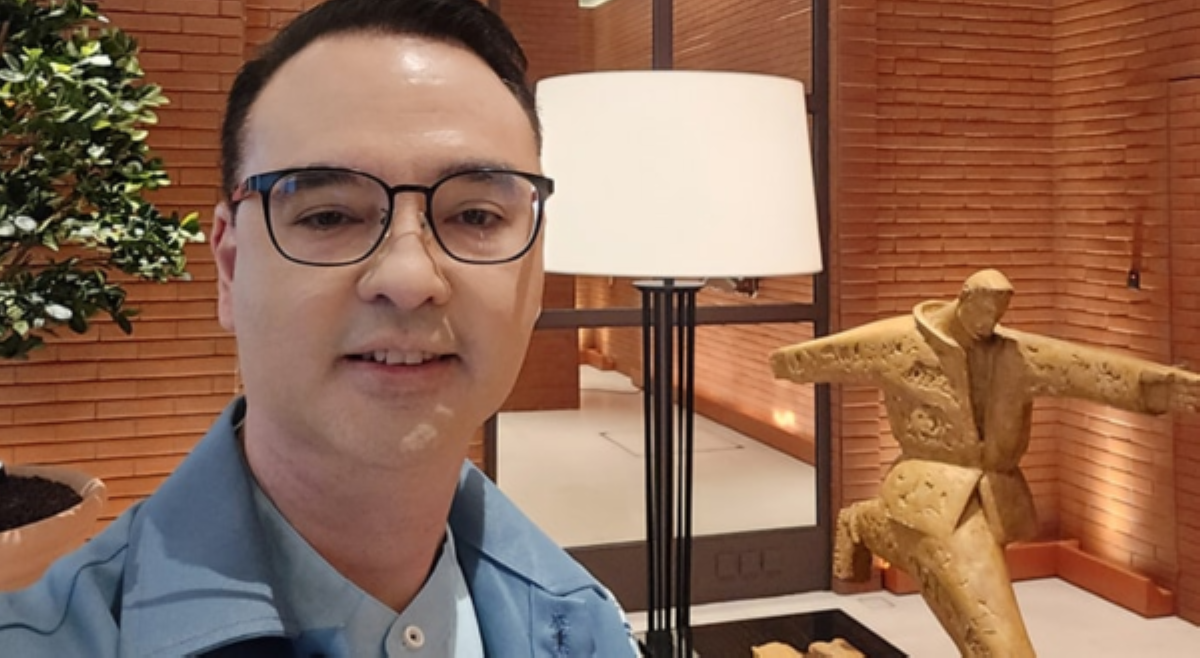 Cayetano, 'di intensyong manawagang magbitiw ang mga halal na opisyal