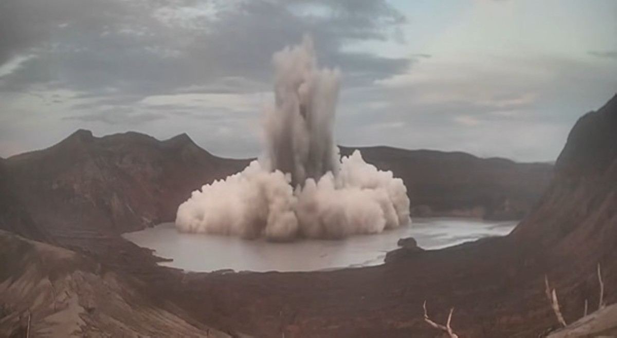 Nasa alert level 1! Bulkang Taal, nagkaroon ng  minor phreatomagmatic eruption