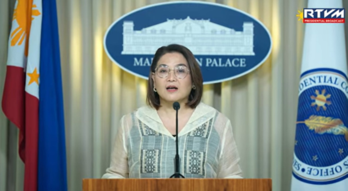 Higit 1.85M gov't employees, makakatanggap ng maagang year-end bonus, cash gift&mdash;Palasyo