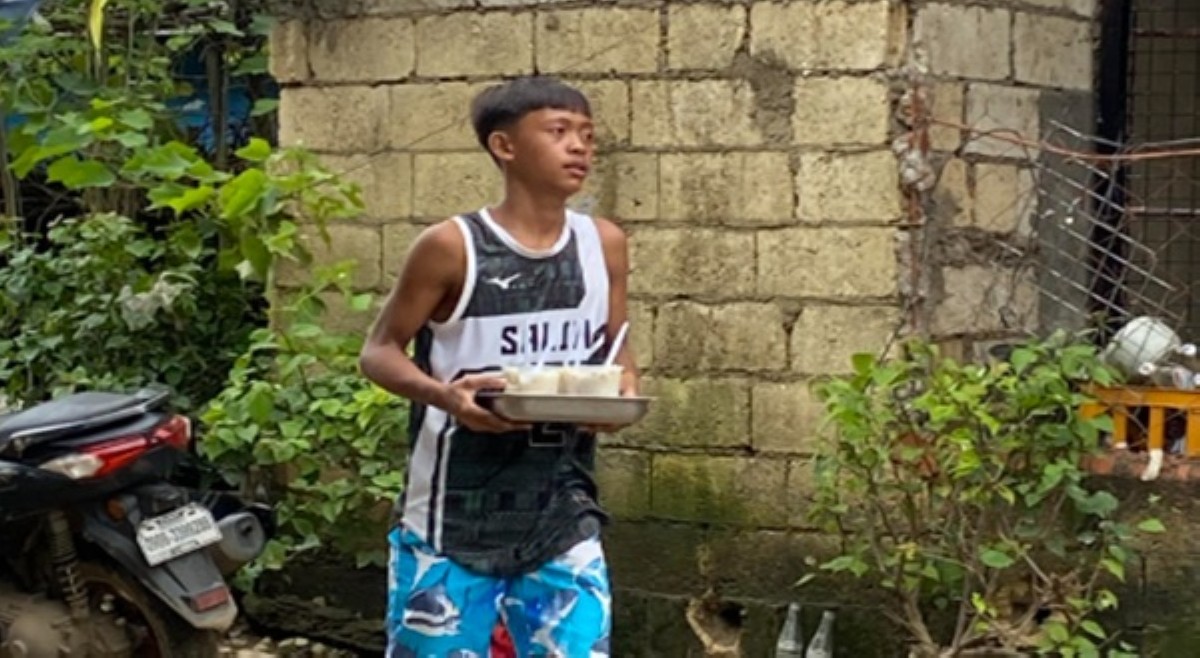 #BalitaExclusives: 15-anyos, nagligtas ng higit 50 katao sa baha gamit salbabida at bangka