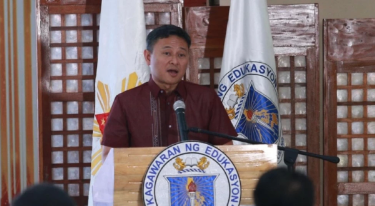 'No resignation!' DepEd. Sec. Angara, dedma sa pagdawit sa kaniya sa kickback sa DPWH projects