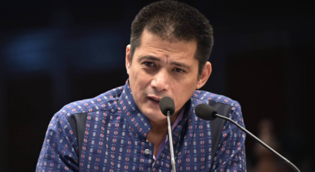 'Hindi ako kumakanta ng Lupang Hinirang at nanunumpa sa watawat para lang magpasakop sa dayuhan!&rsquo;&mdash;Padilla