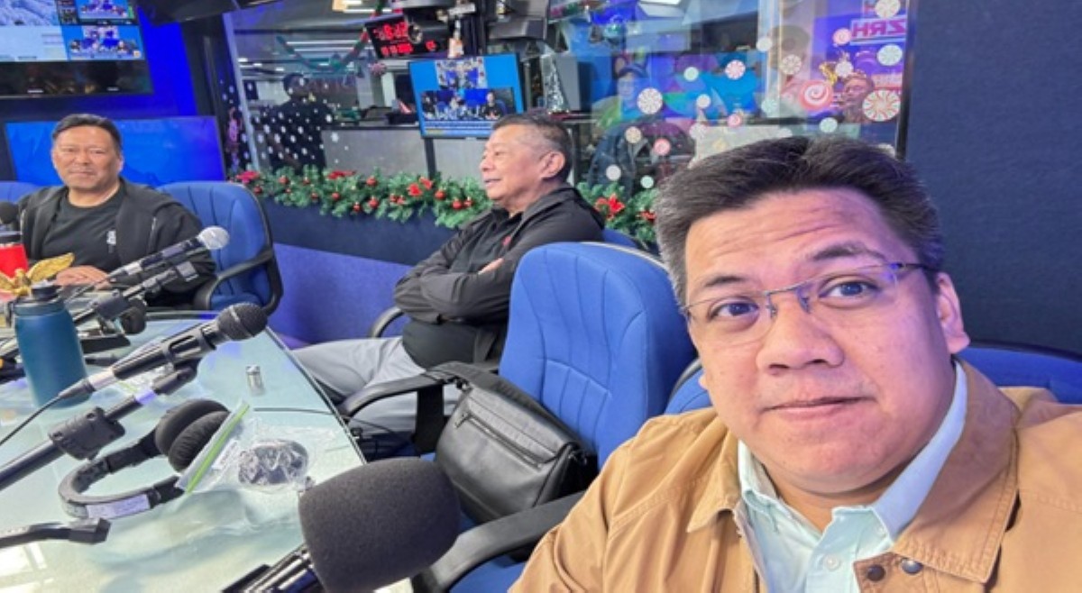 Nakangiti pa! Ombudsman Boying Remulla hindi AI, buhay na buhay