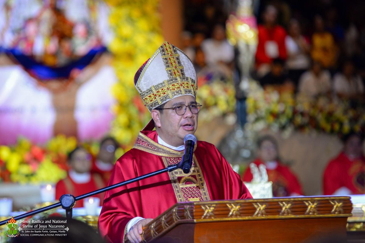 Bishop Rufino sa Misa Mayor: 'Ayaw bumaba kahit pahirap na sa bayan'