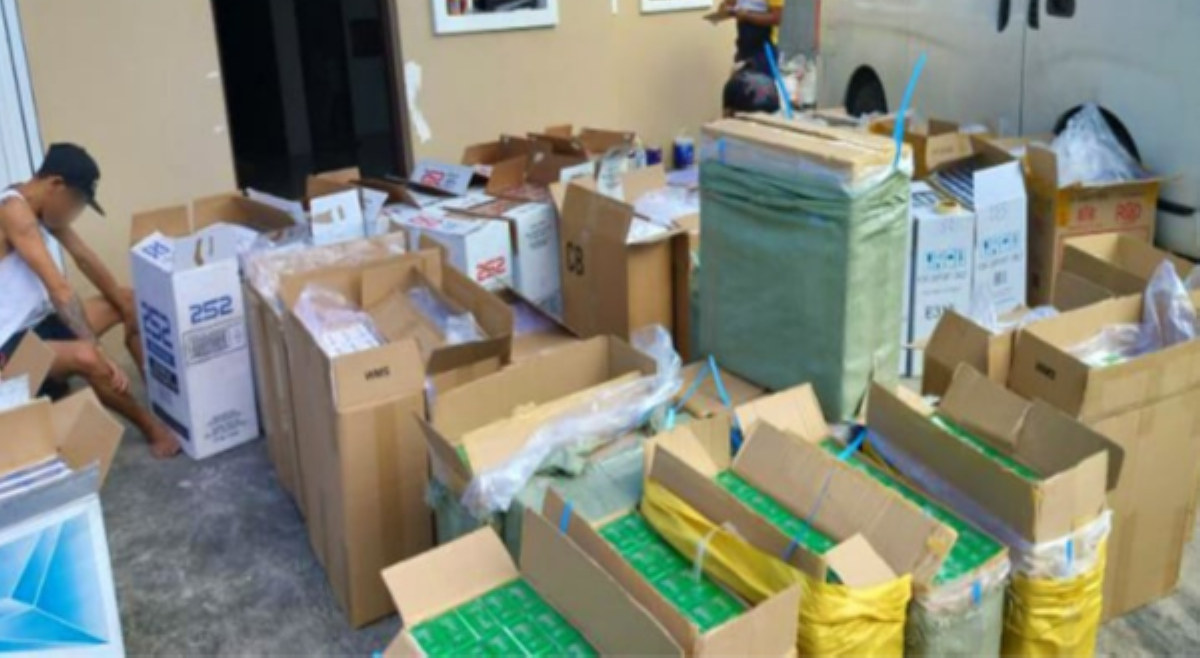 ₱1.8M halaga ng ilegal na sigarilyo, nasabat sa Bacolod; 2 arestado!