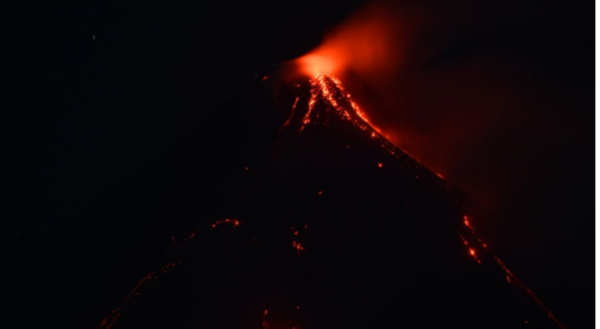 Bulkang Mayon, 18 araw nang aktibo sa pag-aalboroto; lava flow, umabot na ng hanggang 3km
