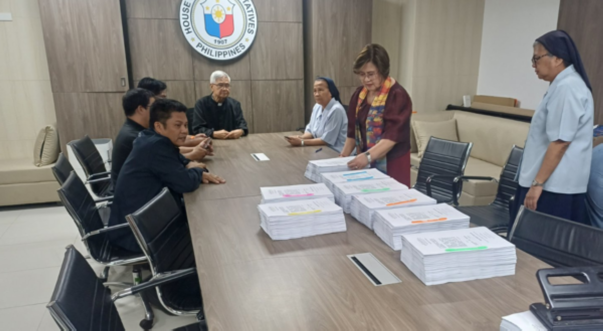 Grupo ng mga pari, madre at mga abogado, inihain ikatlong impeachment complaint laban kay VP Sara