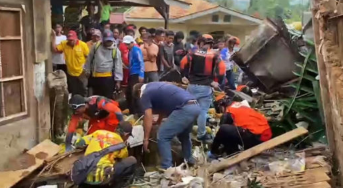5 trabahador na katatapos lang mag-ani sa pinyahan, patay matapos araruhin ng truck!