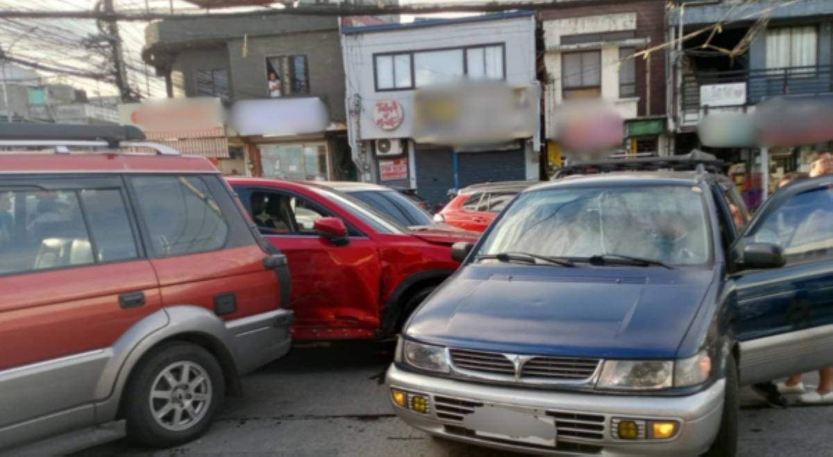 7 sasakyan, nagkarambola sa pila sa gasolinahan dahil sa 80-anyos na driver