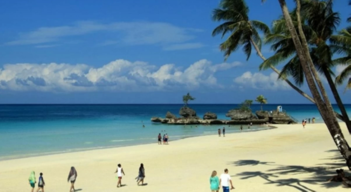  Lifeguard sa Boracay, patay matapos iligtas turistang nalulunod