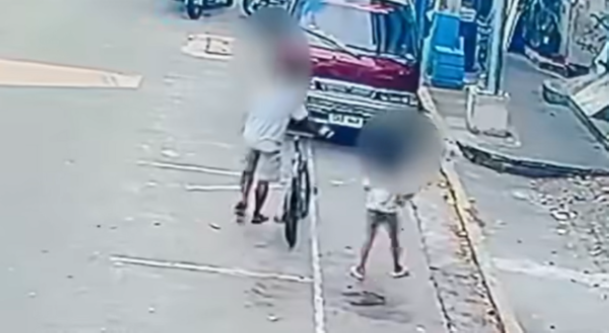 Batang naglalakad mag-isa, ninakawan ng cellphone at pera