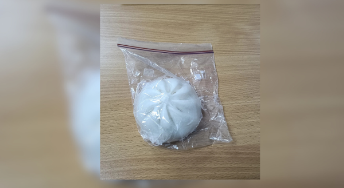 #BalitaExclusives: Mukhang kontrabando? Siopao na binalot sa ziplock, kinatuwaan ng netizens