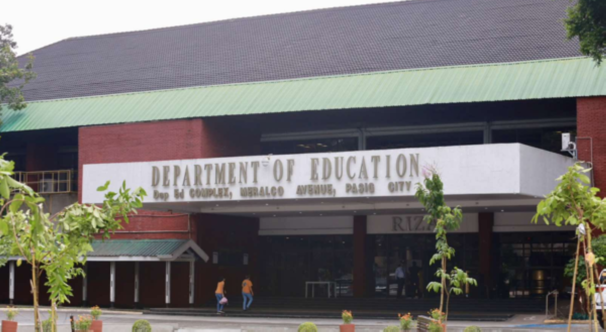 Private schools, 'optional' kung ipatutupad bagong 3-term calendar&mdash;DepEd