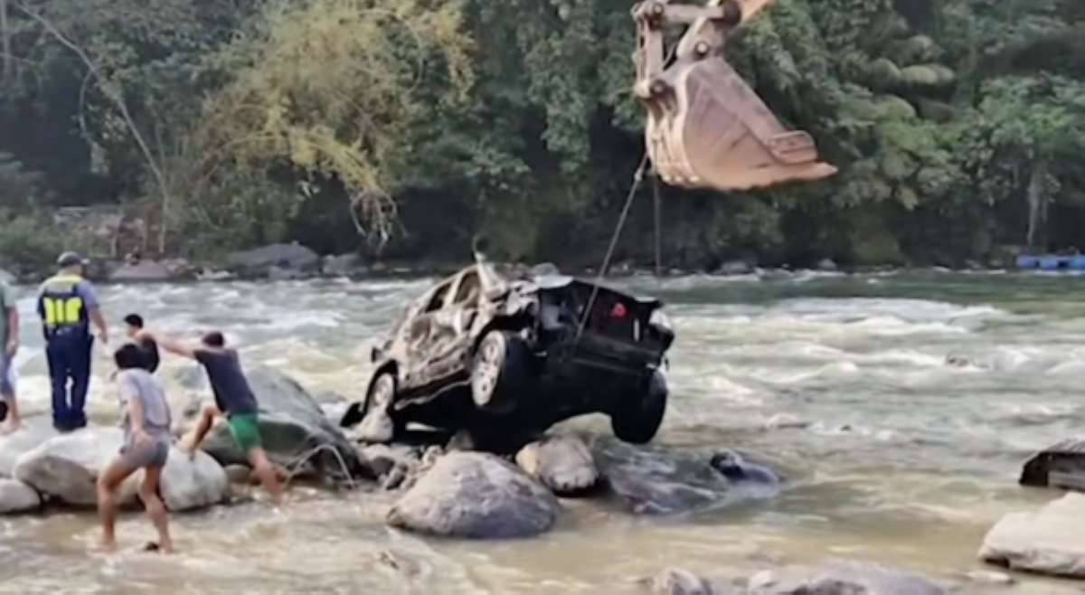 2 photojournalists, patay matapos maanod sa ilog ang sinasakyang kotse!