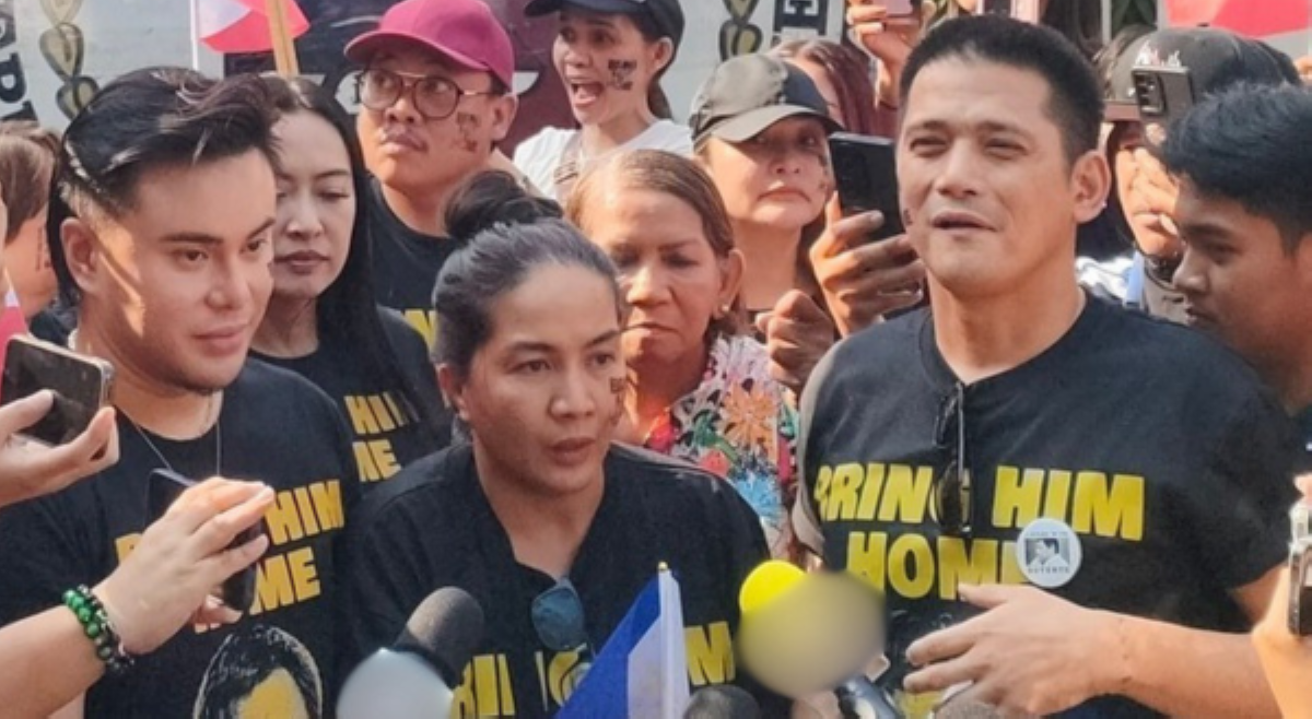 Sen. Robin, Mocha Uson atbp. dinala sa SC petisyon para kay FPRRD