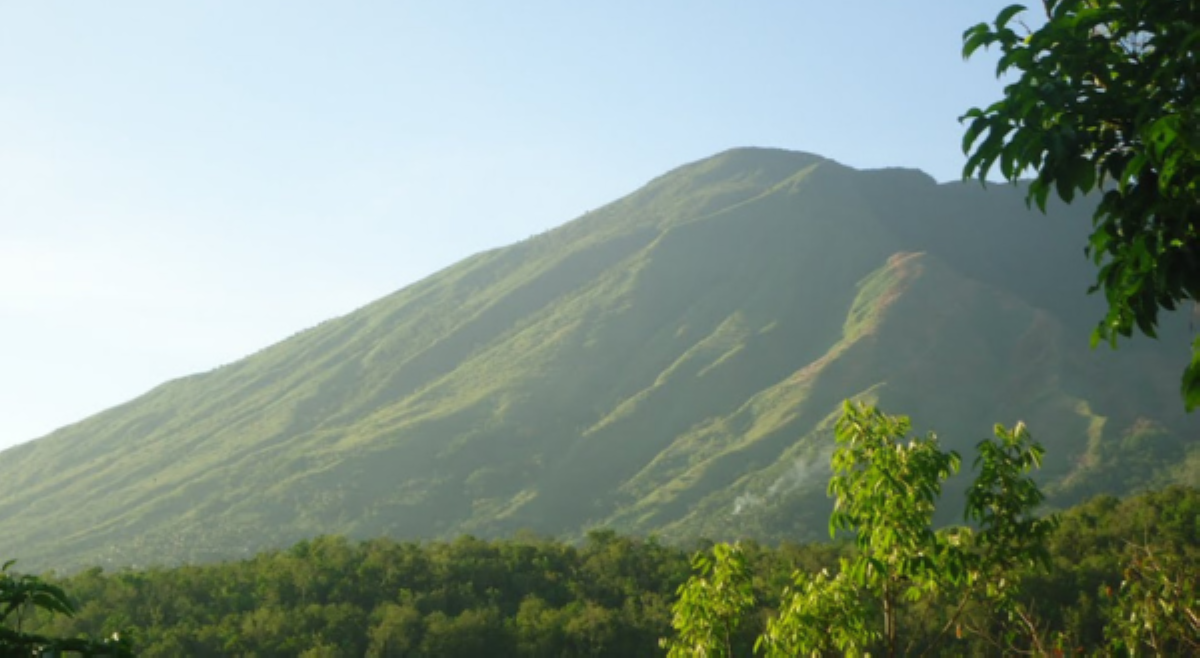 #BalitaExclusives: Debosyon ng mga albularyo sa pag-akyat sa bundok tuwing Mahal na Araw