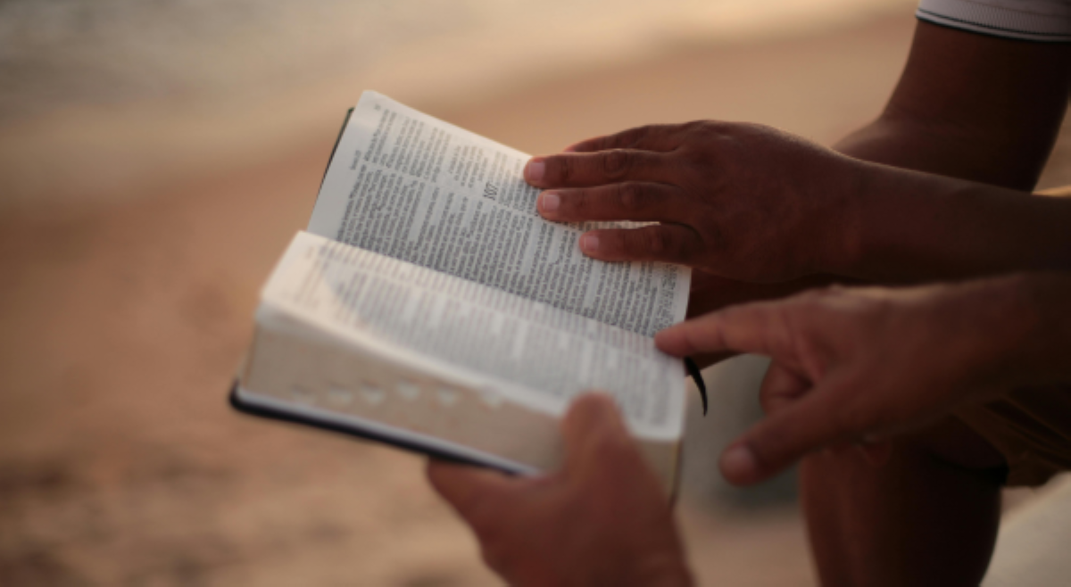 Ang papel ng Bibliya sa buhay ng mga Kristiyanong Pilipino
