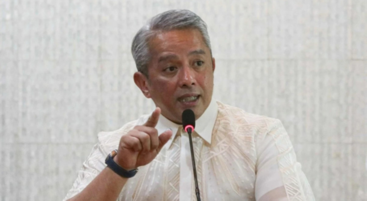 'Magbihis naman kayo!' DILG, huhulihin na mga lalaking hubad sa kalye