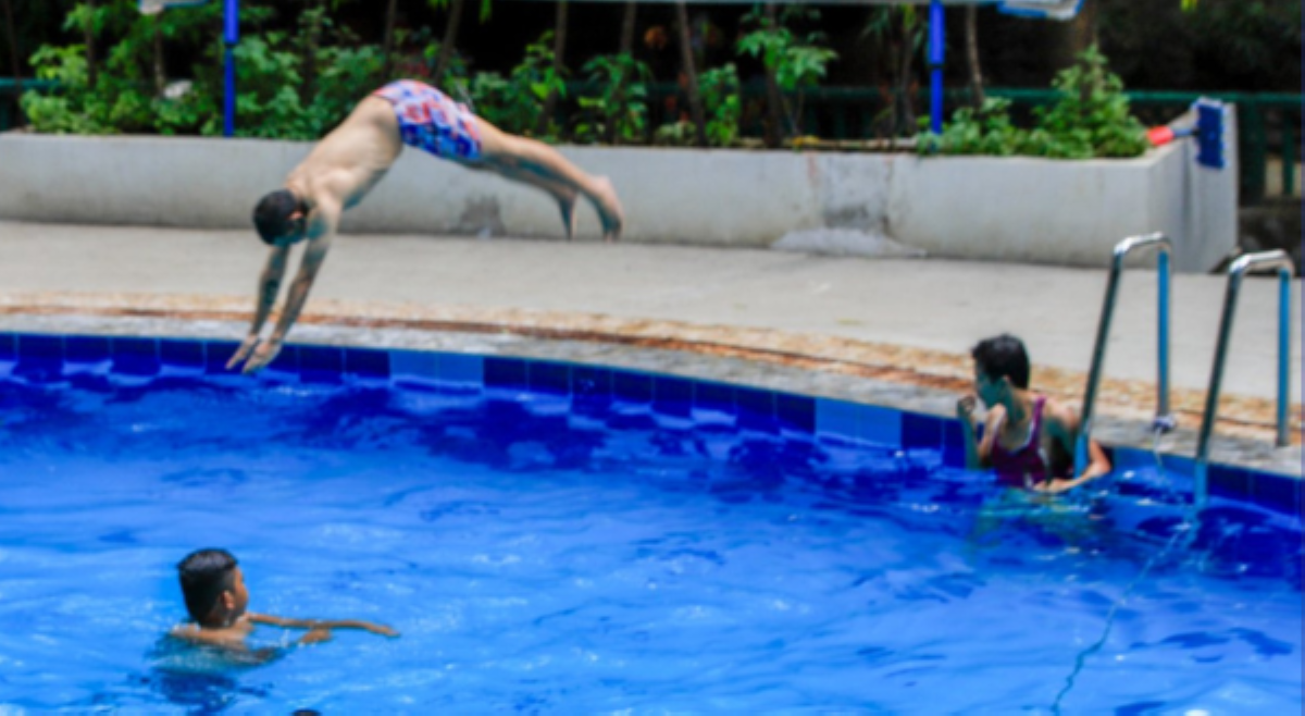 ALAMIN: Mga kulay ng damit na makakapagsalba sa buhay ng mga bulilit sa summer outing!