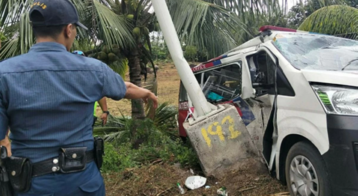 Pasyenteng senior citizen at medic personnel, patay matapos bumangga sinasakyang ambulansya