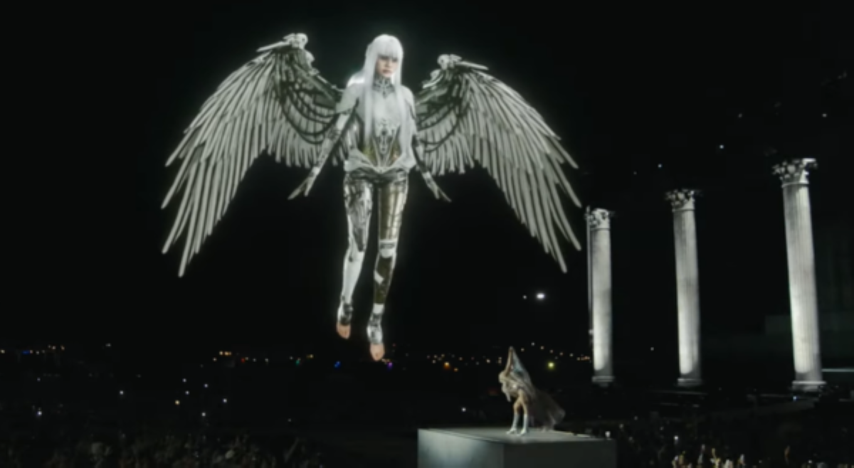 Lisa, grabeng aura sa Coachella!