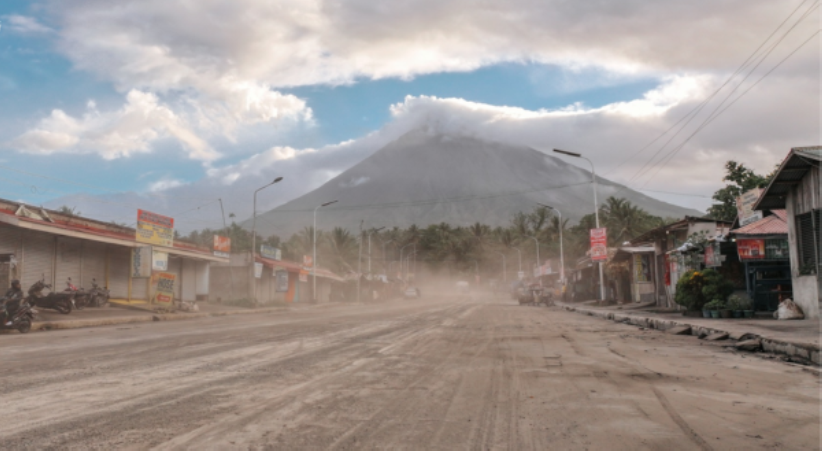 Food packs, ikinakasa na ng DSWD, para sa mga apektado ng Mayon ashfall