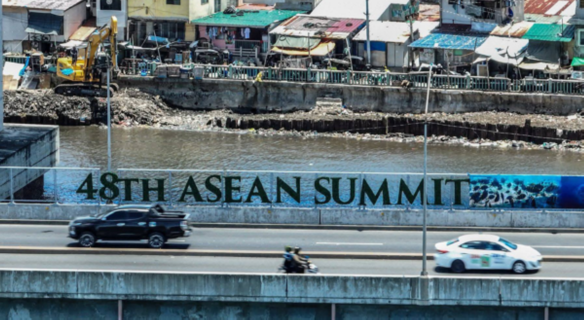 Ikinabit na tarpaulin sa Cebu, binatikos; panakip daw sa informal settlers?
