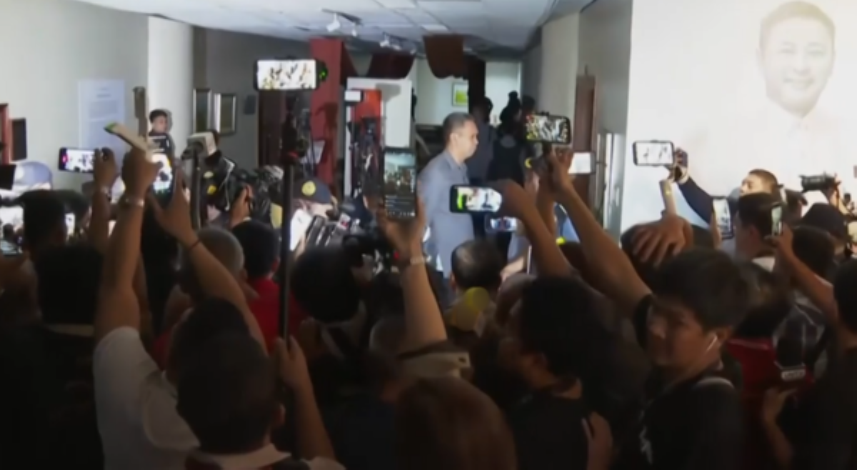 &lsquo;Mad respect!&rsquo; Mga mamamahayag, binigyang-pugay sa kasagsagan ng gulo sa Senado