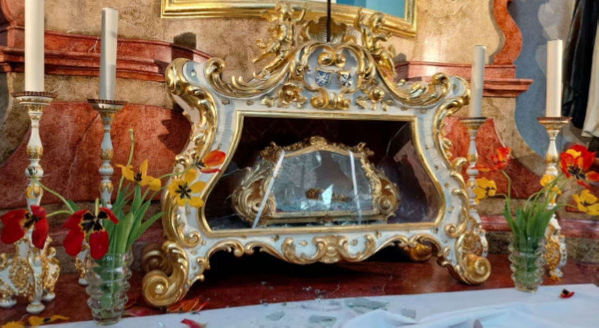 800 taong gulang na bungo ng pinaniniwalaang Santo, ninakaw sa simbahan!