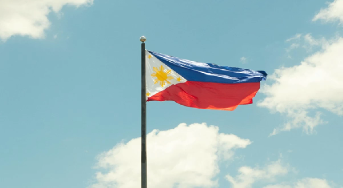 Araw ng Pambansang Watawat ng Pilipinas: Mga simbolong iwinawagayway ng bandila