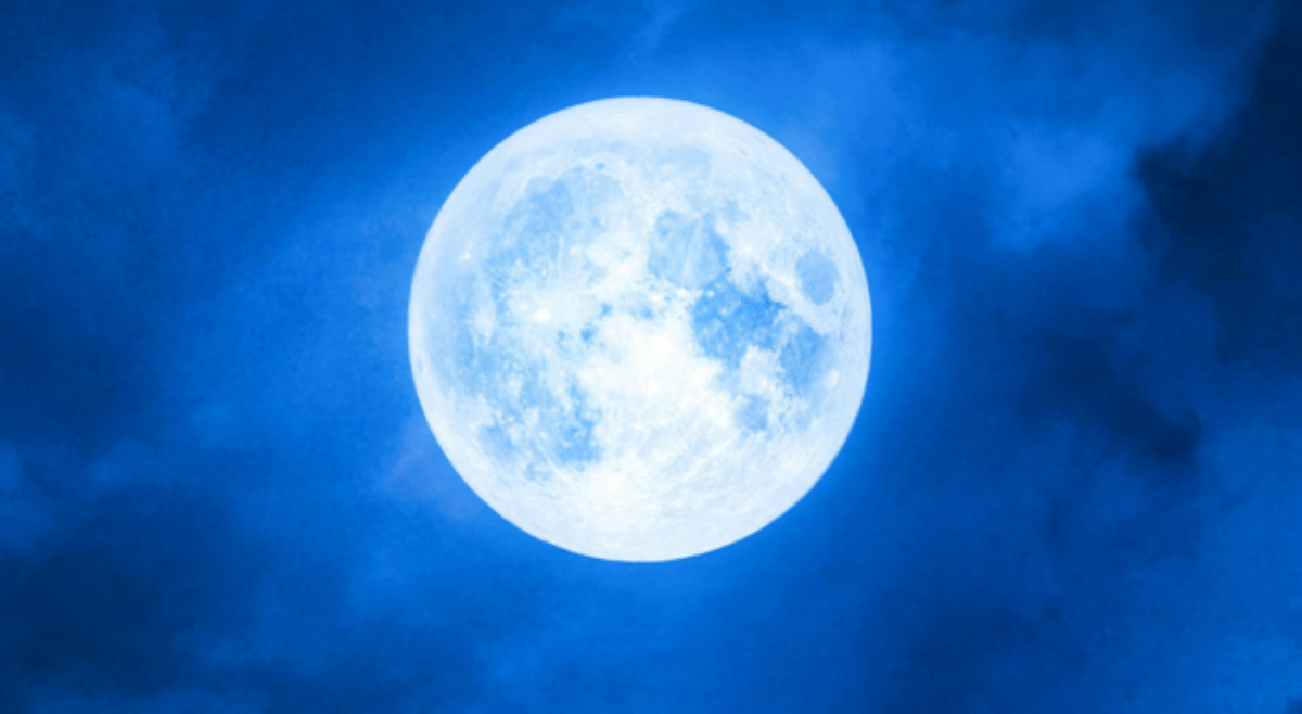 Literal bang kulay bughaw ang Blue Moon?