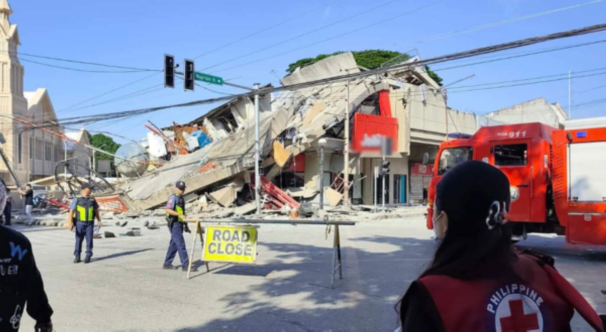 Fast food chain, nakiramay sa mga biktima ng magnitude 7.8 na lindol