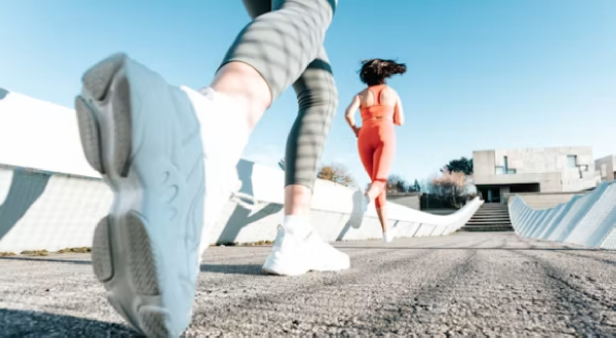 Lalaki, ibinalandra ang 'birdy' sa 2 babaeng nag-ja-jogging!
